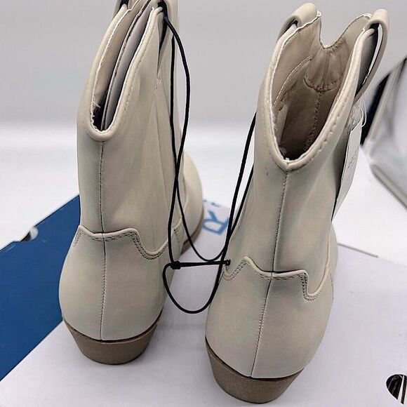 Arizona Women's Meyer Cream Ankle Booties! - Picture 5 of 7